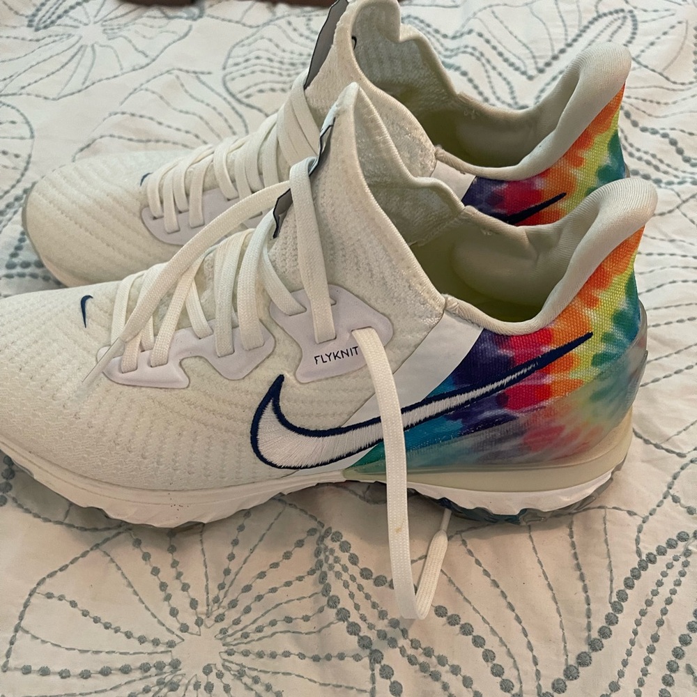 Limited addition Nike peace live golf shoe nwt